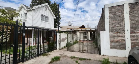 Venta, Casa En Pasaje Cerrado, Metro Fernando Castillo V.