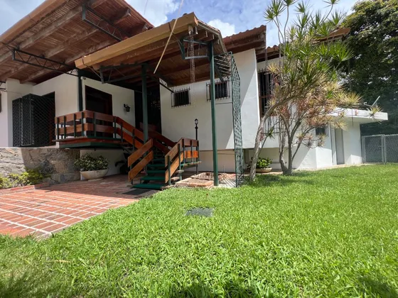 En Venta Casa En Colinas De Santa Mónica, Con Excelente Vista A La Ciudad.