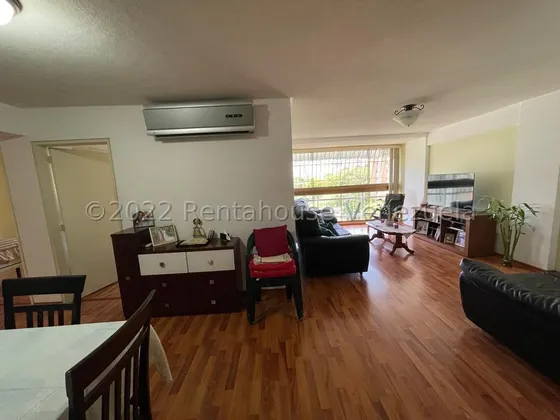 Bello Apartamento Actualizado Santa Ines 23-9599 Ar