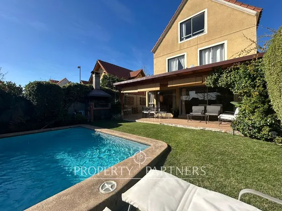 Venta De Hermosa Propiedad En Seguro Condominio Ca...