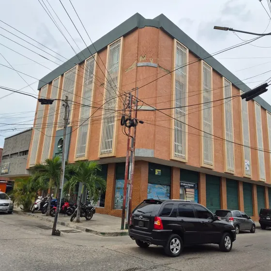 En Alquiler Oficina Potencia Tu Productividad Y Has Crecer Tu Negocio En El Mejor Centro Profesional Del Sector, Espacios Modernos Con Internet Vigilancia Baños Totalmente Impecables A Tu Alcance