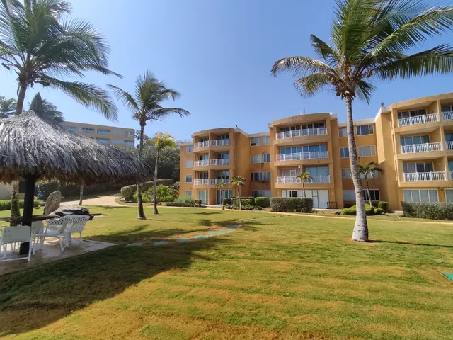 En Terrazas De Cimarron, Amplio Apartamento De 3 Habitaciones, Amoblado, Vista Y Frente Al Mar