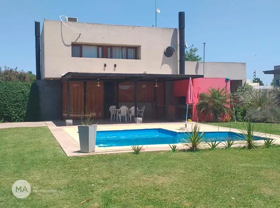 Casa 3 Dormitorios Jardín Y Piscina - Cantegril - Funes | Alquiler