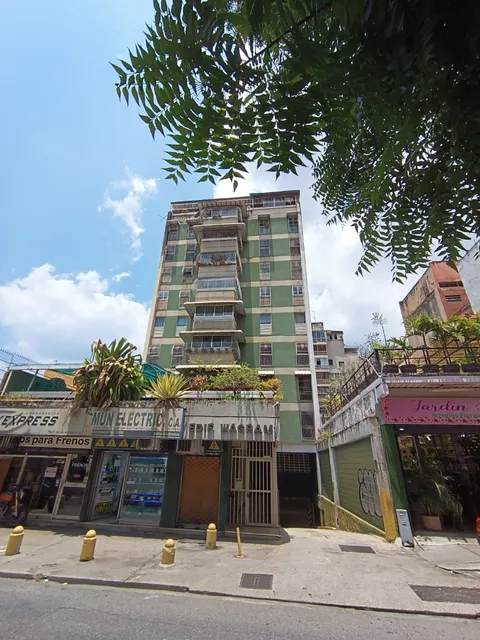 Excelente Apartamento Ubicado Cerca De Centro Comercial San Ignacio. Calle Paez