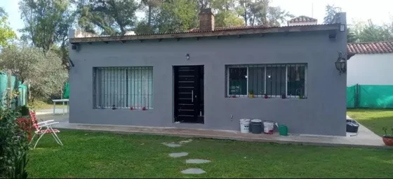 Venta / Permuta De Casa 3 Ambientes Con Jardín