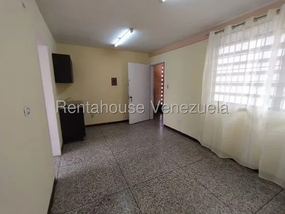 Lucero Otazo Alquila Cómodo Apartamento En El Centro De Barquisimeto Economico Centrico Cod Mls 25-17927