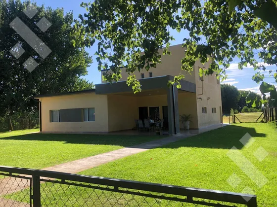Venta Casa 3 Dorm. - B° Los Canales De Plottier, Neuquén