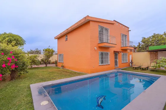 Casa Con Alberca Y Jardín Privado En Xochitepec Morelos