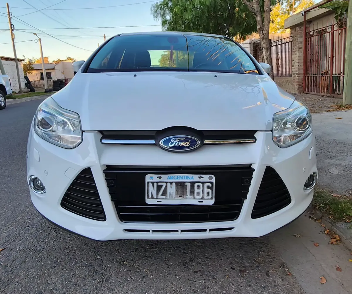 Ford Focus III 2.0 Sedan Titanium Mt446606754175395841