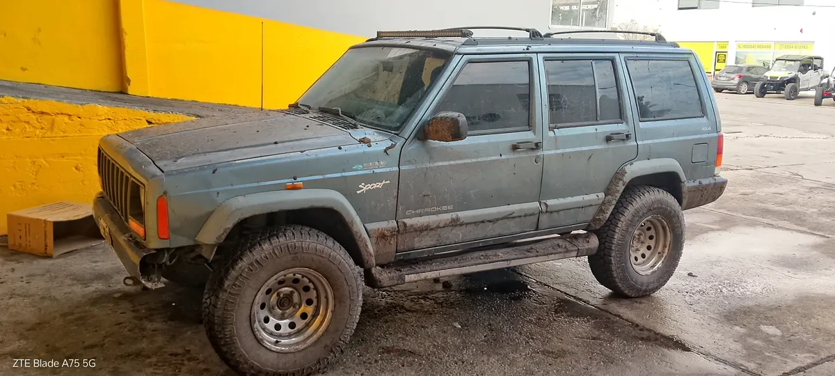 Jeep Cherokee 2.5 Sport