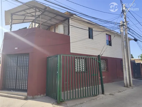 Casa En Venta De 6 Dorm. En El Bosque Con Local Comercial