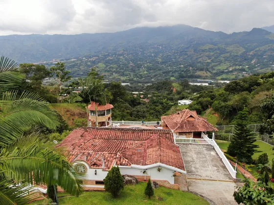Finca De Recreo En Buen Sector Del Municipio De Girardota A Tan Solo 1 Km Y Medio De La Autopista