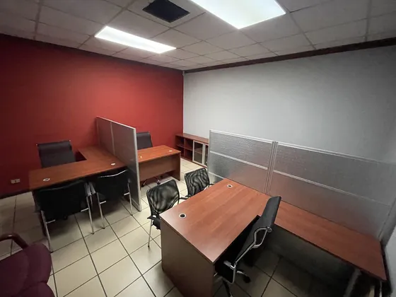 Local Comercial En Jardines Del Embajador Con 123mt2