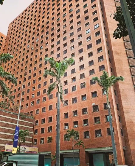 ¡espacio Ideal Para Tu Empresa! Local Comercial Nivel Calle  De 394 M² En La Av. Francisco Solano, Sabana Grande.