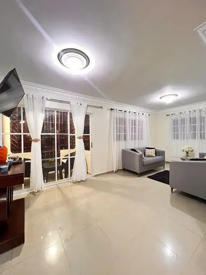 Segundo Piso Con Terraza De 3 Habitaciones En San Cristobal