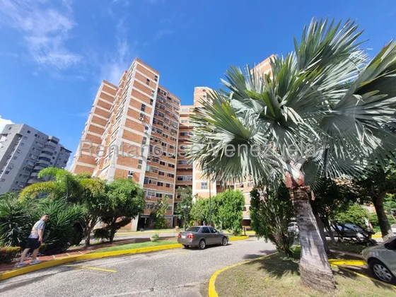 Maritza Lucena Vende Lindo Y Moderno Apartamento En El Este De Barquisimeto, Amplias Habitaciones, Cocina Moderna Con Acabados De Primera, Planta Eléctrica, Inversor Eléctrico Y Vigilancia 24/7, 