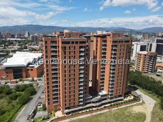María Valera Vende Un Hermoso Apartamento En El Codiciado Triángulo Del Este De Barquisimeto, Con Amplios Ventanales. Vista Relajante Al Parque, Ambiente Cálido Y Acogedor, Vigilancia 24/7.