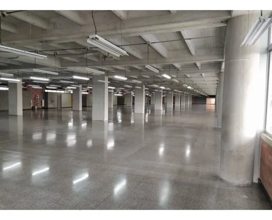 Arriendo Local En El Centro Empresarial Olaya Herrera, Medellín