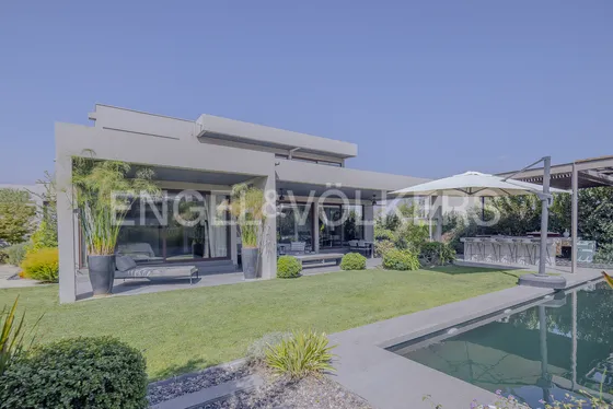 Mediterránea En Condominio, Con Buena Conectividad