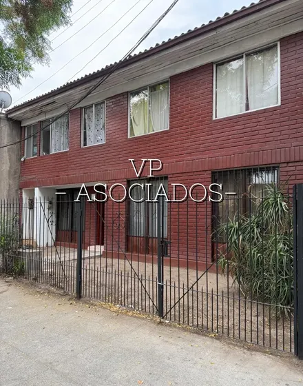 Hermosa Casa De Un Piso Cuenta Con 3 D Y 1 B - Rebajada.