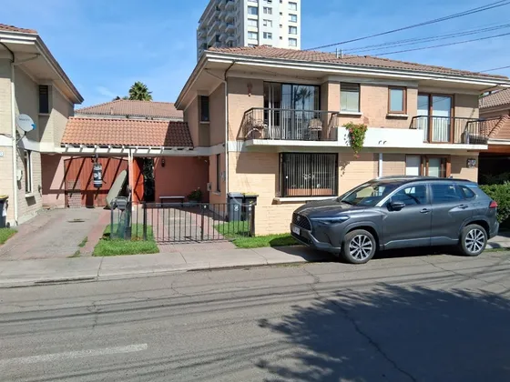 Casa En Venta De 3 Dorm. En Maipú