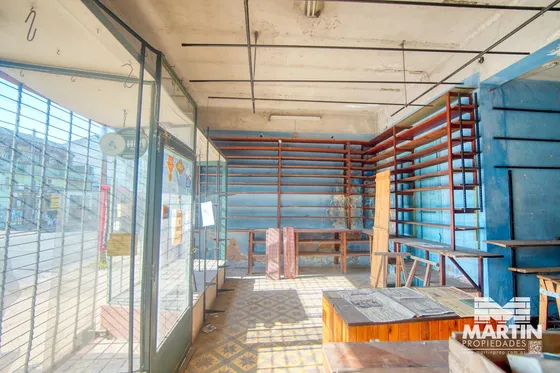 Local En Zona Martinez De 322 M2.