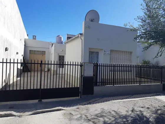 Casa C/quincho Bº. Ceferino 3 Dorm. Sobre Asfalto 