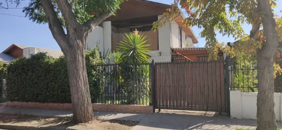 Se Vende Ampliay Hermosa Casa En Villa Macul 5d+4b