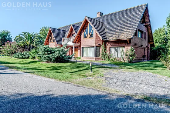 Casa En Venta En La Martona