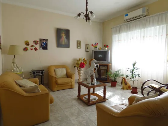 Casa Venta 3/4 Ambientes Caseros Jardín Garage