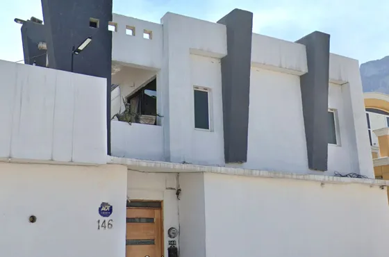 Casa En Venta En Cerradas Cumbres Monterrey, En Nuevo León En Calle De Cádiz. Cd*