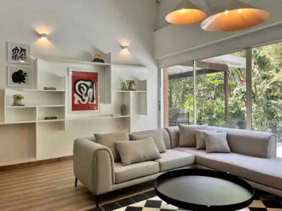 Casa En Arriendo En El Tesoro. Cod A16680