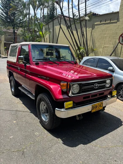Toyota Land Cruiser 4.5 Fzj75