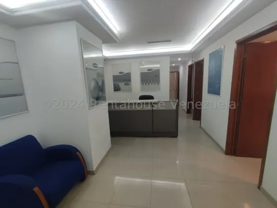 Yj Oficina Venta. Excelente Propiedad En El Centro Villasmil, Constituida Por Dos Oficinas Unidas Que Suman Un Total De 157 Metros