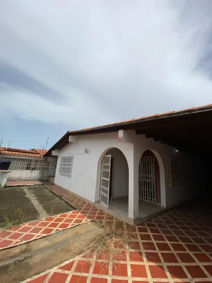 Inmobipiña Vende Casa En Rio Negro, Avenida Atlantico, Puerto Ordaz, Estado Bolivar - Lp