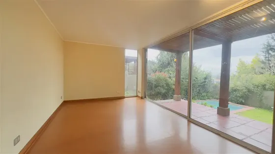 Casa En Venta De 4 Dorm. En La Reina