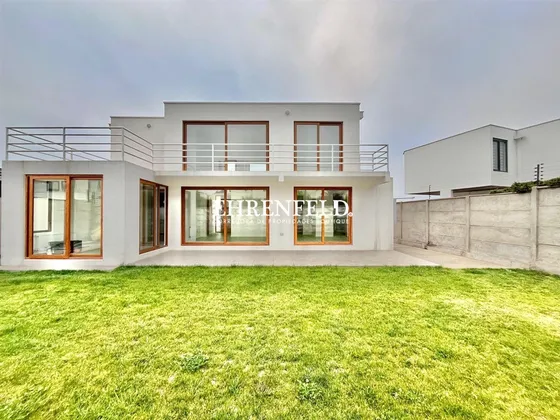 Lomas De Montemar. Moderna Casa.