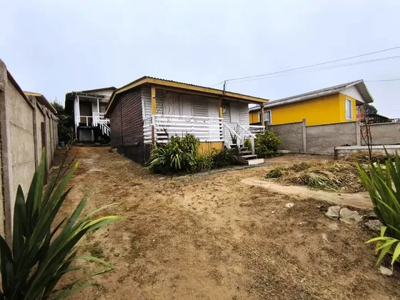 Propiedad Con Dos Casas En San Sebastian