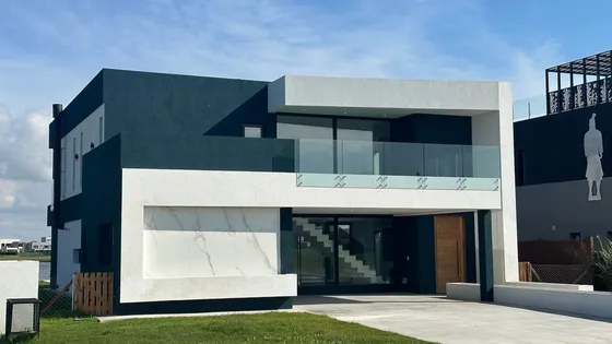 Casa De Cuatro Dormitorios A La Laguna, Villalobos