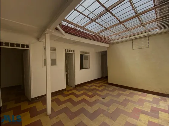 Casa De Gran Área Con Excelente Ubicación En El ...(mls#252325)