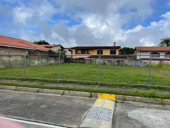 Terreno En Lomas De La Lagunita, Con Auge Actual, Posee Proyecto