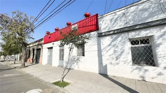 Casa En Venta De 5 Dorm. En Santiago