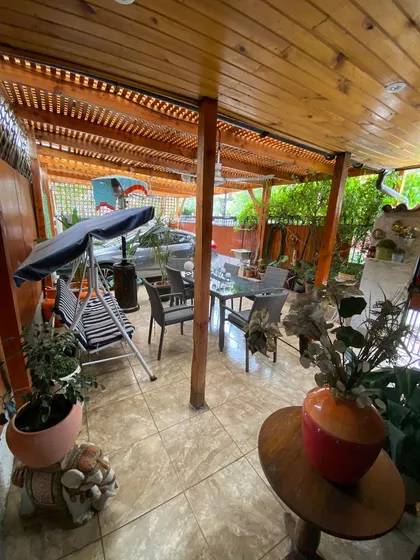 Se Vende Amplia Casa De Tres Pisos, Ubicada En Condominio  S
