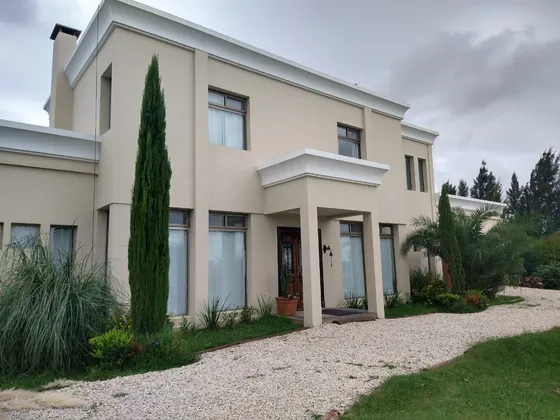 Excelente Vivienda En Puerto Chascomus , Pileta 7 Ambientes