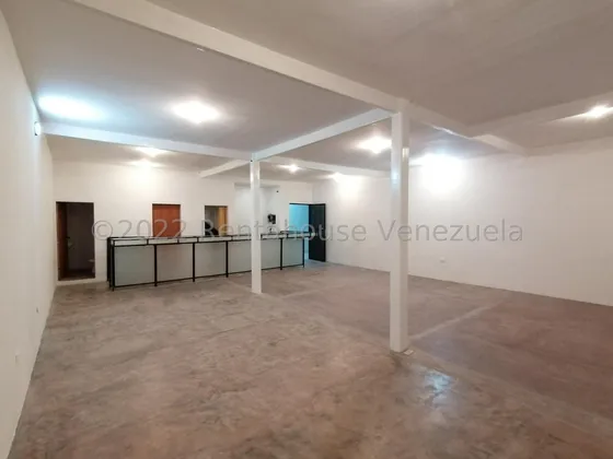 Maritza Lucena Alquila Amplio Y Versátil Local Comercial Al Este De Barquisimeto, Ideal Para Cualquier Negocio, Barra De Hierro Y Cristal, Tanque Subterráneo, Varios Puntos De Iluminación.