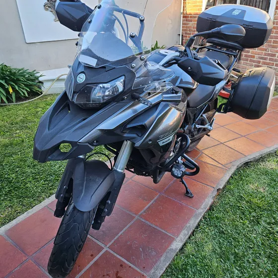Benelli Trk 502 Impecable Top Case Y Baúles Laterales