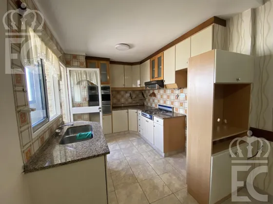 Venta - Departamento - 4 Ambientes -piso De Categoria Excelente Estado ! Lanús Este