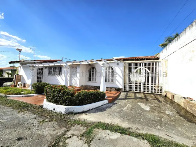 Bray Montoya Vende Hermosa Casa En Espectacular Urbanizacion De Cabudare Remodelada Con Facil Acceso A Vias Principales 2#5#5#9#1#6 Bray Montoya                                                        