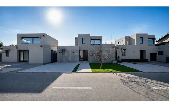 Arriendo Casa En Condominio Cerrado