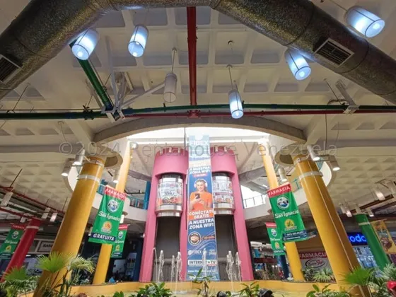 % Raiza Suarez Vende Amplio Local En El Cc Metrópolis, 2 5 3 8 8 2, Tiene Una Superficie De 84m2, Totalmente Remodelado Y Acondicionado Contactame                                                      